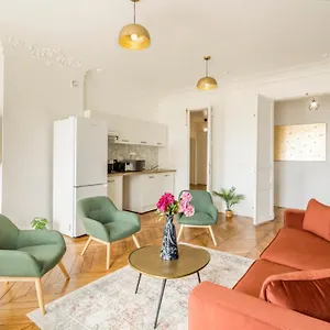 cosy-5-bedrooms-and-2-bathrooms-le-marais.fr-paris.fr/